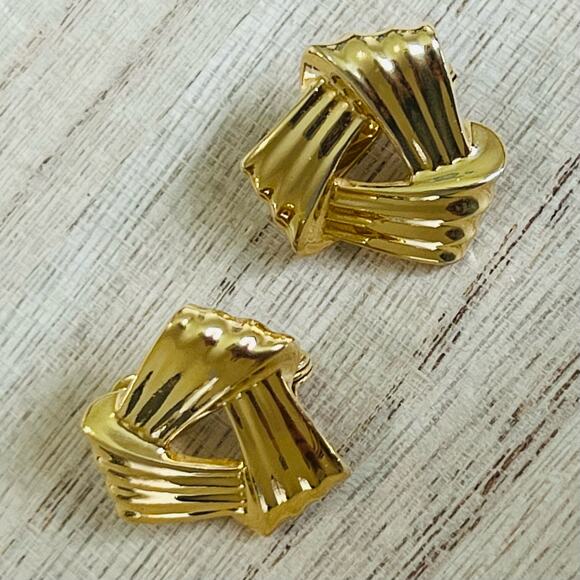 Vintage Monet Signed Gold Tone Clip-On Earrings - Picture 3 of 5
